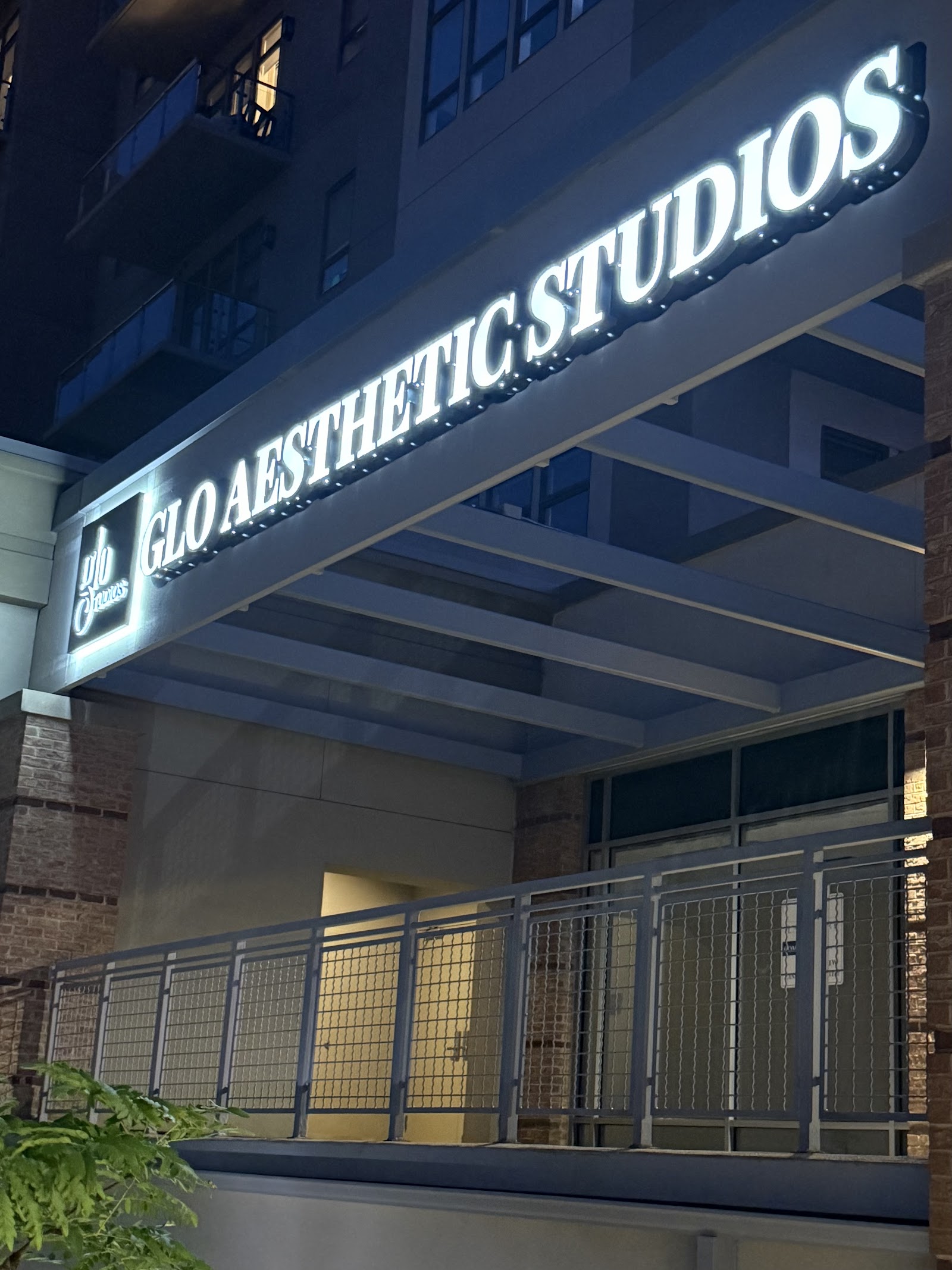 Glo Studios logo